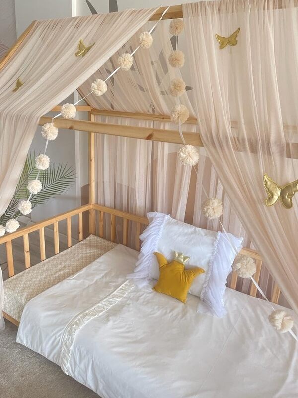 Baby Fancyroom Ciel de lit de Maison, Beige, décoration pour Chambre d'enfant, lit d'enfant, baldaquin, Guirlande de Pompons en Tulle de qualité supérieure (Ciel de lit Beige sans Papillons, 340cm)