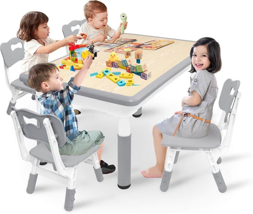 Test de la table pour enfant LZQ avec chaises réglables