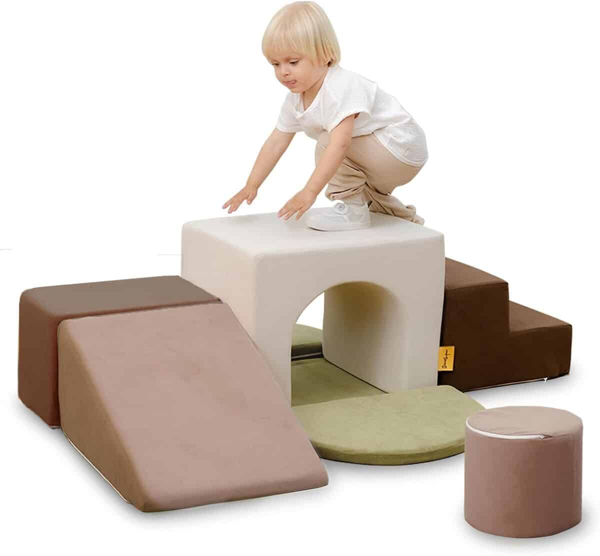 Test des blocs BanaSuper : escalade et développement moteur des tout-petits